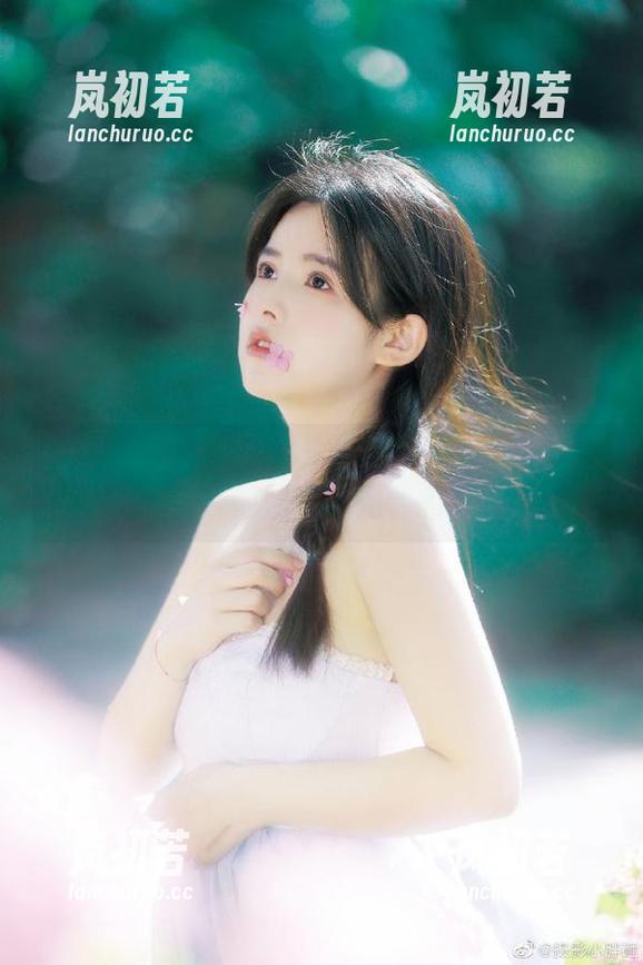 UGirls尤果网-韩沫瑜 UGirls尤果网 - 韩沫瑜甜心写真合集:每张照片都是一段温馨的故事