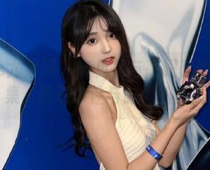 UGirls尤果网 – 齐贝贝与高跟鞋的写真图集，展现个性与时尚的碰撞