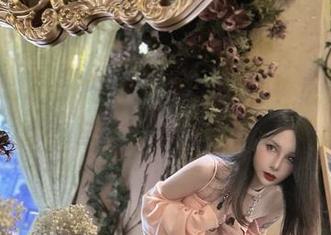 走进“Vams子”的酷炫世界，感受女警主题写真中的美图力量！
