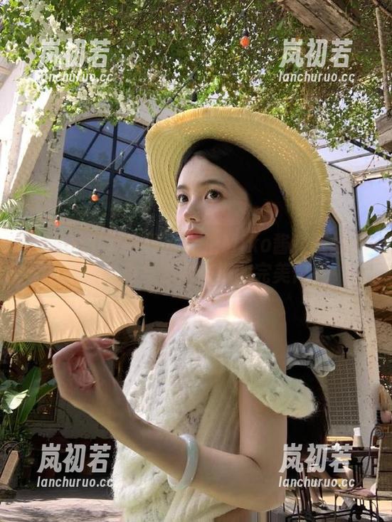 XIAOYU语画界-Miko酱吖 XIAOYU语画界 - 私拍Miko酱吖灰丝:探索青春与艺术交汇的完美作品