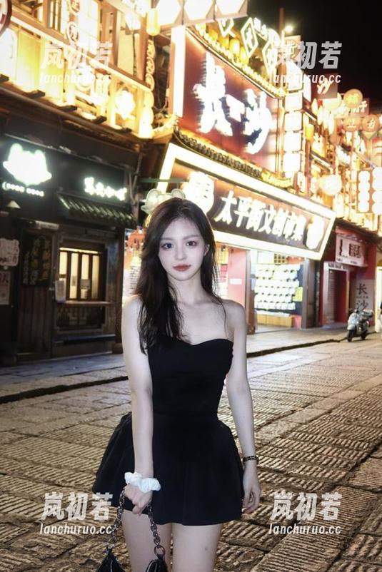 XIAOYU语画界-安琪yee XIAOYU语画界 - 查看安琪yee的定制瑜伽图片,毕竟在瑜伽垫上摔跤也是一种调皮的魅力!