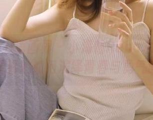 XIAOYU语画界 – 小海臀Rena水手服写真，观看她如何演绎青春与勇气的结合