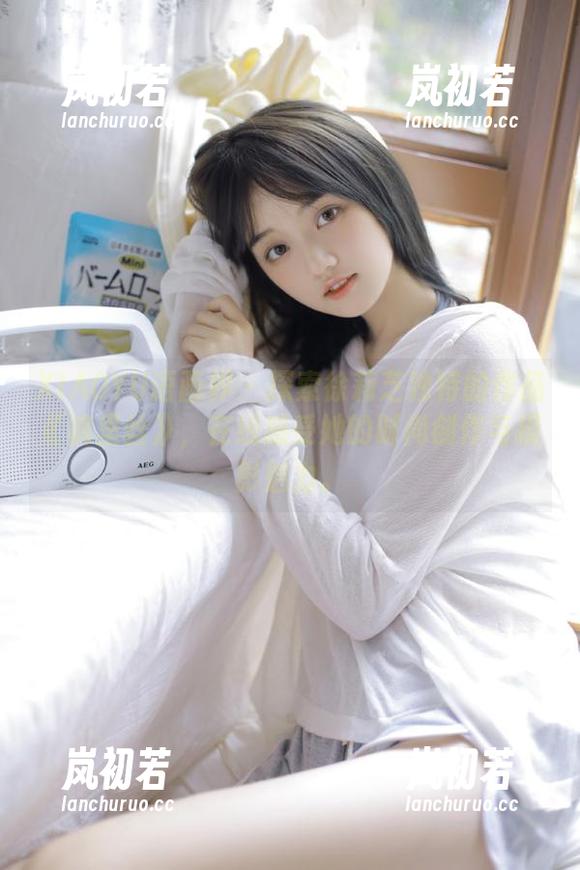 XIAOYU语画界-徐莉芝 XIAOYU语画界 - 探索徐莉芝独特的作品《裤里丝》,在线感受她的时尚创作与摄影魅力。