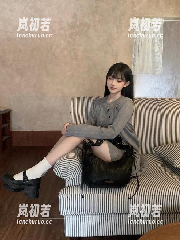 XIAOYU语画界-徐莉芝 XIAOYU语画界 - 徐莉芝的居家照片合集:在家搞笑自拍大集合,你绝对见过的奇葩居家风格!