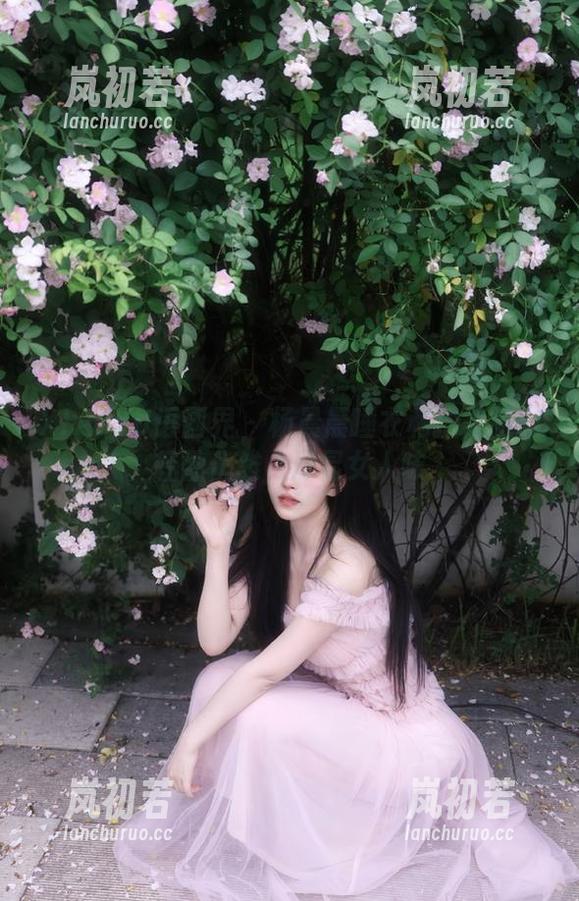 XIAOYU语画界-杨晨晨 XIAOYU语画界 - 杨晨晨睡衣私拍美图:轻盈优雅,尽显女人味