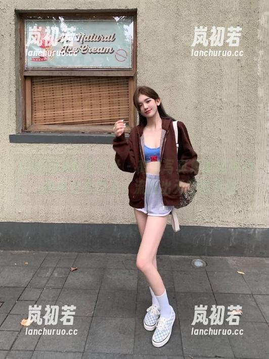 XINGYAN星颜社-梦心玥 XINGYAN星颜社 - 高清写真集展现梦心玥的连体衣魅力,流露出无穷的灵动