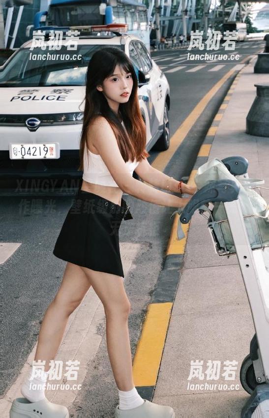 XINGYAN星颜社-转转Lisa XINGYAN星颜社 - 转转Lisa学妹写真新作曝光,壁纸级别的颜值让人眼前一亮,无法抗拒