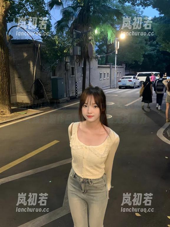 Xiuren秀人网 - 她是Angela小热巴，女孩主题作品集原图展现无尽魅力