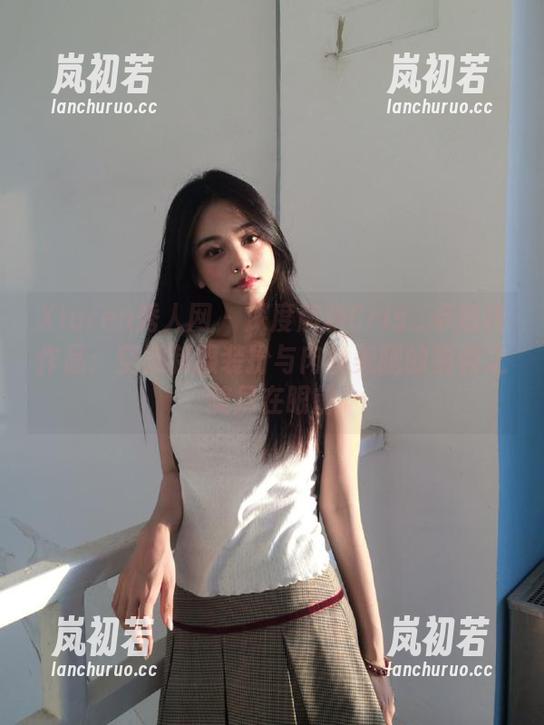 Xiuren秀人网-Cris_卓娅祺 Xiuren秀人网 - 深度解析Cris_卓娅祺作品:空乘制服装扮与肉丝美腿的福利之美尽在眼前