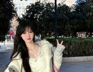 Xiuren秀人网 – Manuela玛鲁娜灰丝图集更新来啦，究竟是艺术还是妖娆，这一切你只需点击就知道！