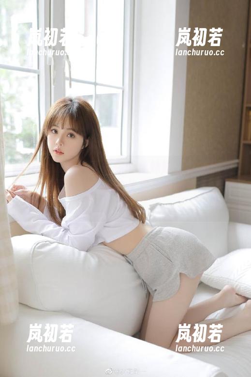 Xiuren秀人网-你的兔妹妹 Xiuren秀人网 - 你的兔妹妹写真美图更新:裤里丝透视下的优雅与性感,别错过!