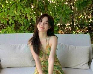 Xiuren秀人网 – “兔子NINA浴缸”写真原图全新更新，捕捉每一幕清新与优雅的完美结合！