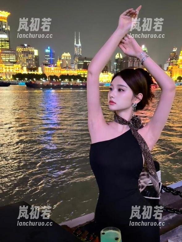 Xiuren秀人网-区静瑶 Xiuren秀人网 - 区静瑶美脚高清套图,捕捉每一个细节,令人心动不已