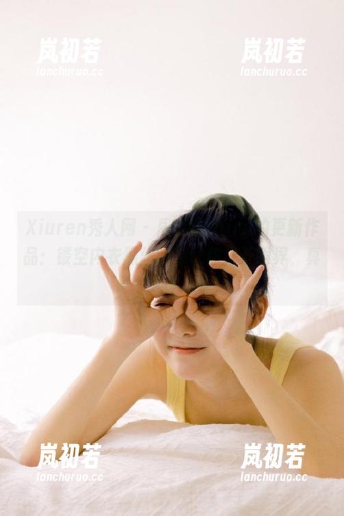 Xiuren秀人网 - 周慕汐fairy的更新作品：镂空内衣黑丝西装让你大开眼界，真是个大胆选择！