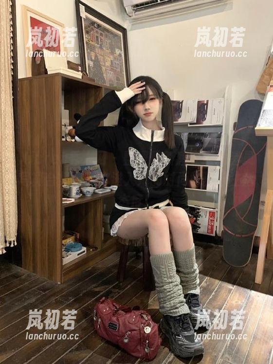 Xiuren秀人网 - 整理最新唐安琪推销员写真合集，带你进入她的时尚世界与生活态度！