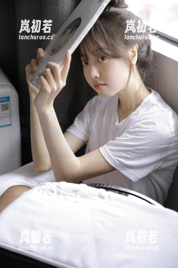 Xiuren秀人网-娜露selena Xiuren秀人网 - 不容错过!娜露selena最新圣诞写真合集,开启你的节日灵感之旅