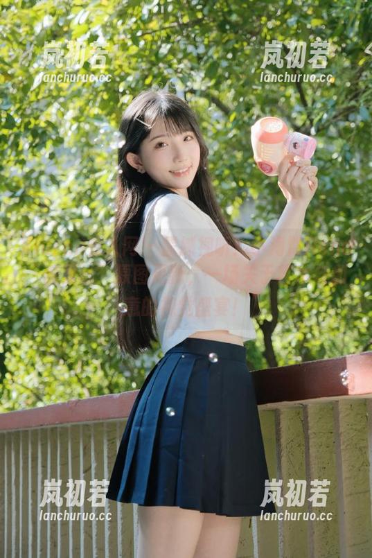 Xiuren秀人网 - 震撼视听！小海臀Rena“裤里丝”原图更新，一场关于艺术与创意的视觉盛宴！
