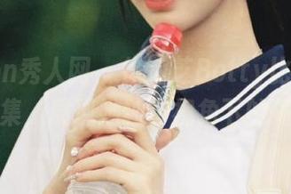 Xiuren秀人网 – 徐莉芝Botty比基尼写真作品集，展现她独特视角下的海滩风情