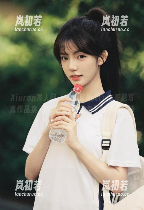 Xiuren秀人网-徐莉芝Botty Xiuren秀人网 - 徐莉芝Botty比基尼写真作品集,展现她独特视角下的海滩风情