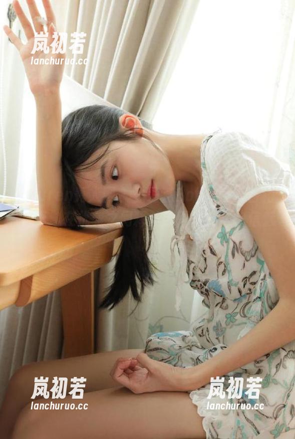 Xiuren秀人网 - 徐莉芝Botty全套白裙写真：在优雅之间释放无限风情与自信魅力
