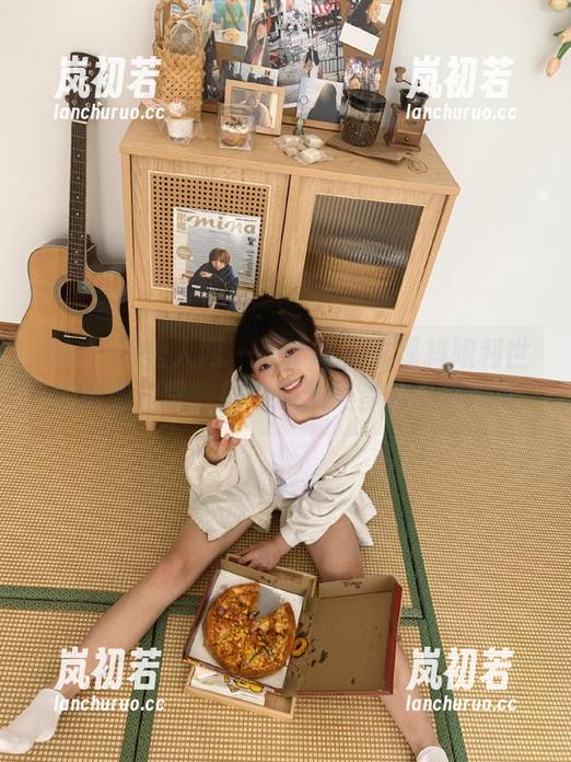 Xiuren秀人网-抖娘利世 Xiuren秀人网 - 高清写真展现抖娘利世的厨娘日常,探索属于美食的幸福瞬间