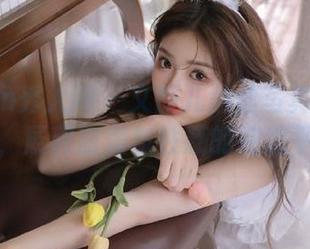 Xiuren秀人网 – 文静儿黑丝写真资源图包，展现甜美与性感的完美平衡