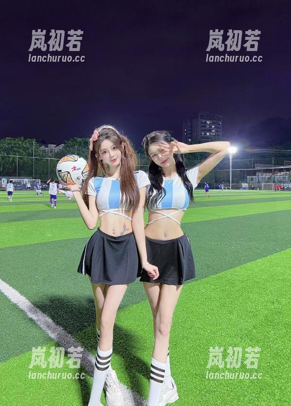 Xiuren秀人网 - 星子柒kiki与双人图包分享，重新定义你心中对美的所有期待与想象！