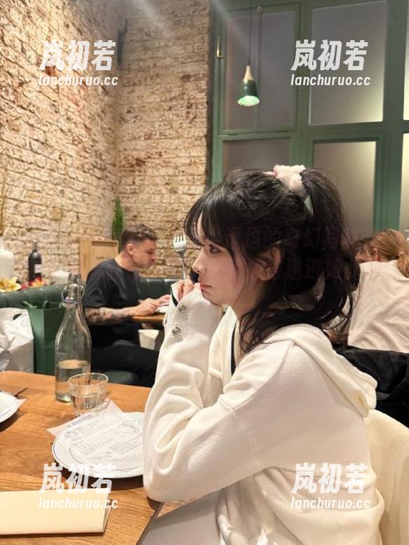 Xiuren秀人网-是小逗逗 Xiuren秀人网 - 是小逗逗的奇幻写真之旅:精彩作品合集,剧情层层递进如此动人