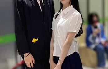 Xiuren秀人网 – 欣赏晓梦may的美脚写真，感受每一张图片传递的自信与优雅