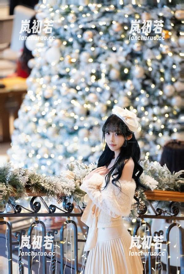Xiuren秀人网 - 林杉杉妹妹写真美图合集，展现她自然优雅的一面