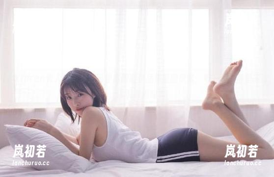 Xiuren秀人网-梦然同学 Xiuren秀人网 - 梦然同学高跟鞋作品集原图欣赏:每一双鞋都是诗,诉说时尚故事