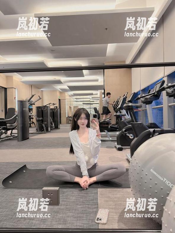 Xiuren秀人网-瑶瑶baby Xiuren秀人网 - 瑶瑶baby泳池风情:独特视角的套图作品,让人惊艳无限!