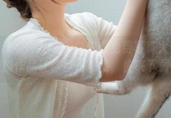 Xiuren秀人网 – 白琮瑗免费写真大放送，美脚作品让你目不暇接，快来下载吧！
