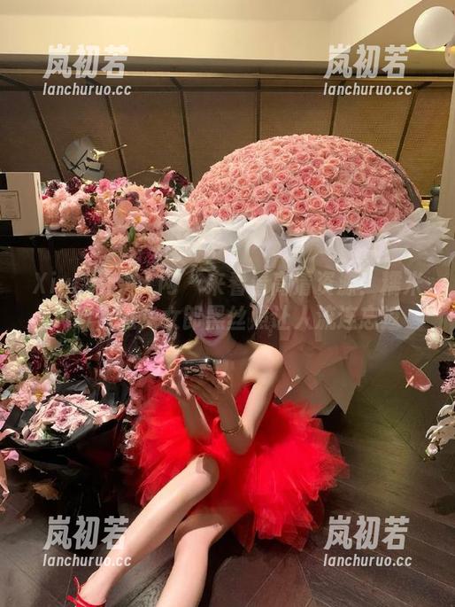 Xiuren秀人网-糯米NM Xiuren秀人网 - 来看看高清资源!糯米NM性感兔女郎黑丝照让人流连忘返