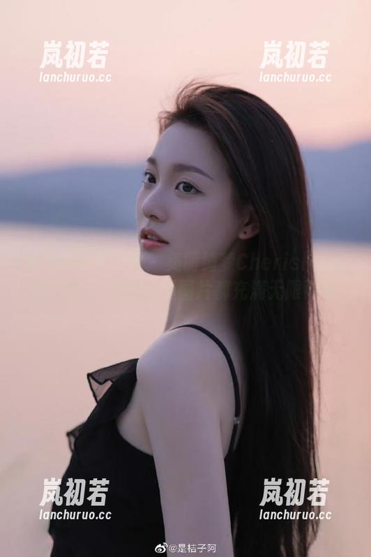 Xiuren秀人网-绮梦Cherish Xiuren秀人网 - 美丽绮梦Cherish与优雅长腿:每枚写真图片都充满无限可能