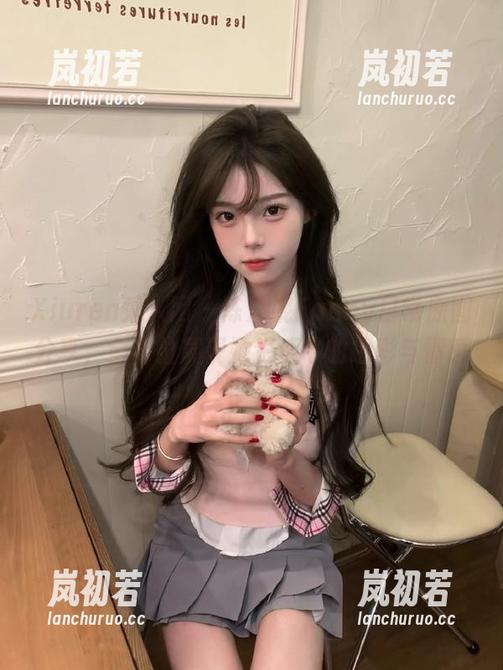 Xiuren秀人网 - 陈梵妮Fanny日常原图分享，全方位展现她生活中的色彩与情感