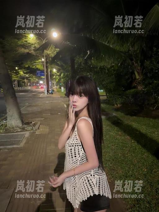 Xiuren秀人网-陈秋雨 Xiuren秀人网 - 感受陈秋雨睡衣美图作品中的梦幻氛围与迷人气息