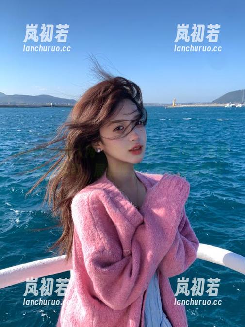 Xiuren秀人网 - 最新分享：黄乐然温顺小奶牛写真，展现纯净之美的精美图片