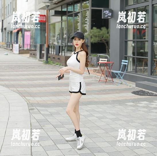 Xiuren秀人网-黎秋秋 Xiuren秀人网 - 观看黎秋秋学姐的精致写真,图片传递出情感的深度与美的享受!