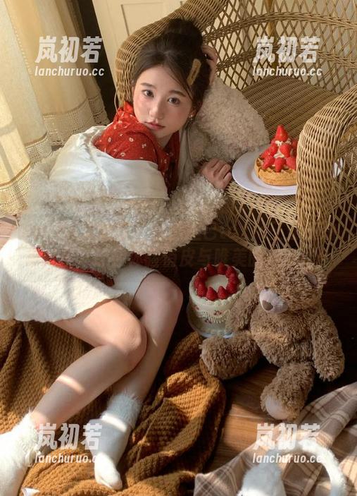 YouMi尤蜜荟 - 精选妲己toxic三亚旅拍写真集，让你体验俏皮与唯美的完美结合