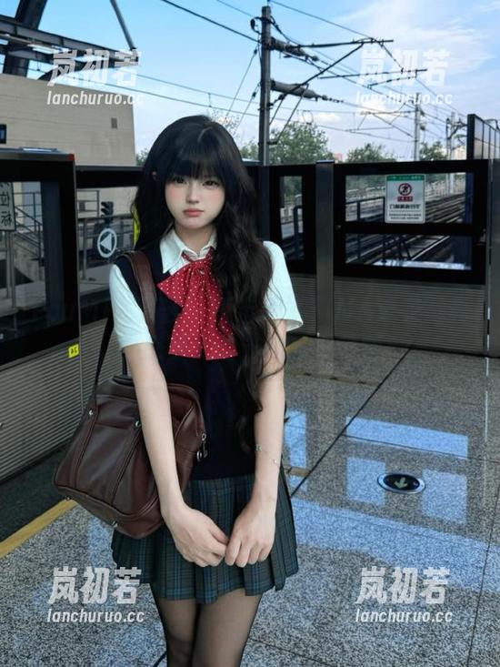 YouMi尤蜜荟-娜娜TINA YouMi尤蜜荟 - 直击娜娜TINA泳衣写真,感受无圣光的艺术美图