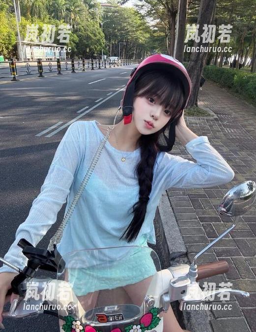 YouMi尤蜜荟-小海臀Rena YouMi尤蜜荟 - 小海臀Rena连衣裙高清图库,绽放青春活力的魅力瞬间