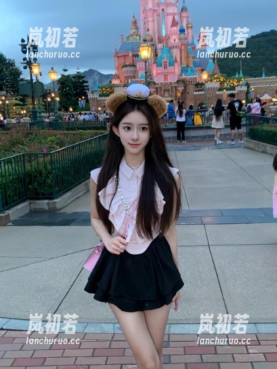 YouMi尤蜜荟 - 思淇Sukiii私人摄影作品：白衬衫图包里的时尚魅力