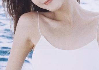 YouMi尤蜜荟 – 甜蜜是小逗逗与女友的精彩图集，感受心动瞬间，马上下载！