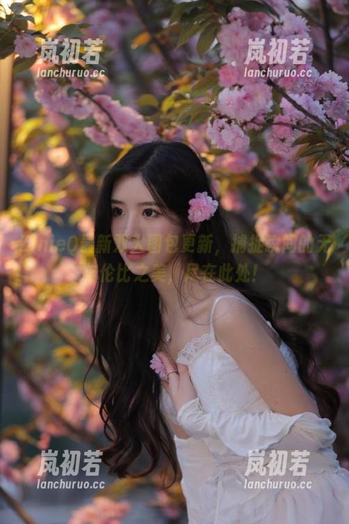 ZinieQ最新双人图包更新，捕捉瞬间的无与伦比之美，尽在此处！