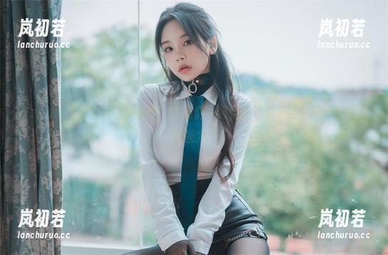 Zzyuri Zzyuri空姐的在线作品集,让我们一起见证这个“空中精灵”的无限魅力!