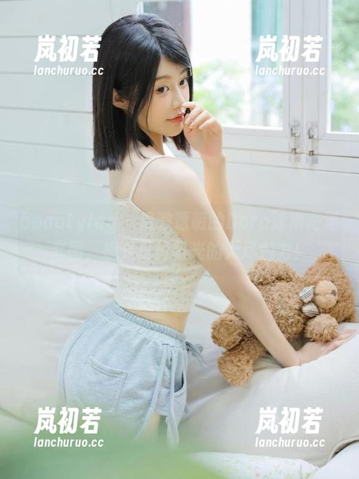 beautyleg-Dora beautyleg - 清澈透明的Dora泳池高清套图,感受夏日阳光的无尽魅力!
