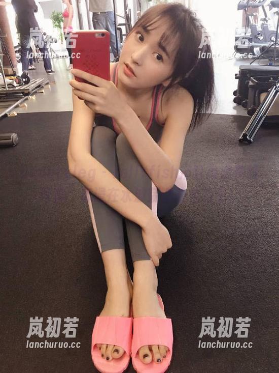 beautyleg - JellYfish浴缸高清在线写真，沉浸在水波荡漾的柔美中！