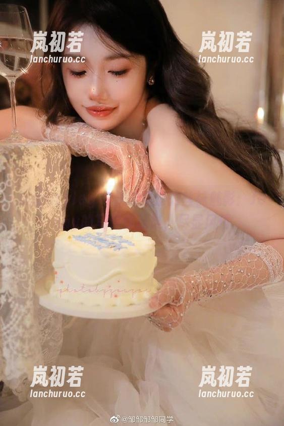 beautyleg-Jenny beautyleg - 从未见过的丝袜魅影:Jenny的写真作品集,尽显风情