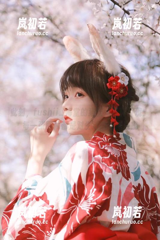 此刻，fushii_海堂的猫猫头写真呈现：每一张图片都是对生活的细腻观察